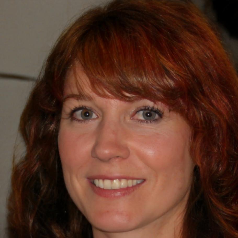Portrait de Léonie Mercier, dirigeante satisfaite de l'accompagnement financier